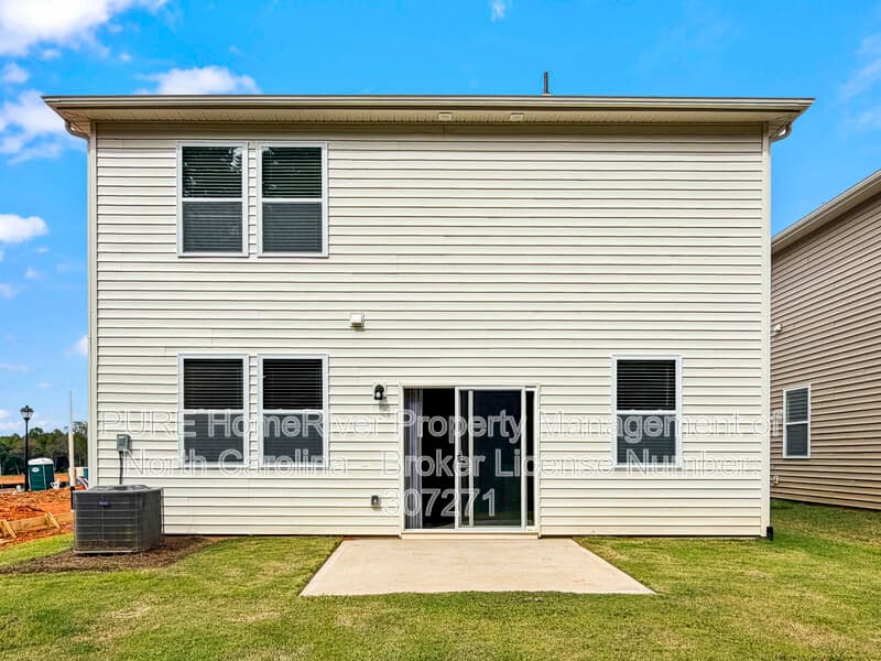 Hickory House: 2944 31st St Ln NE