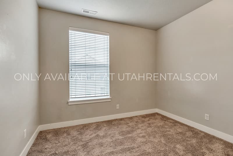 Vineyard Condo: 42 W Silver Springs Dr