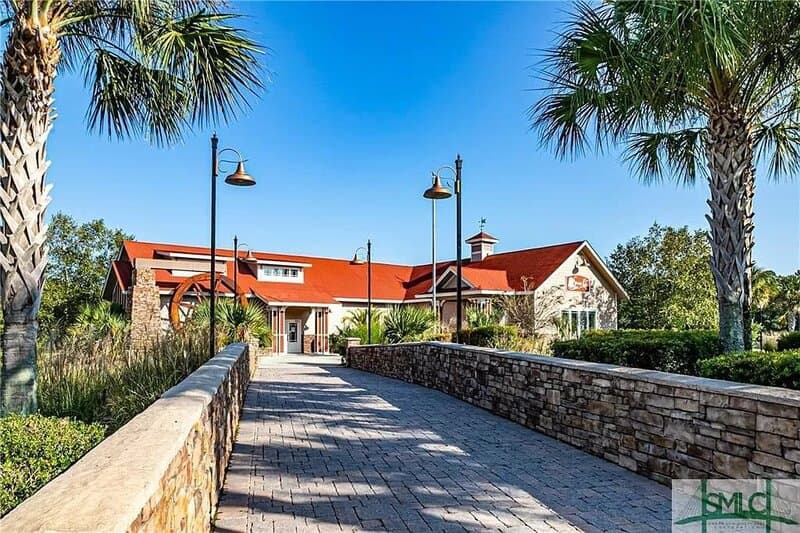 Savannah House: 11 Summer Lake Way