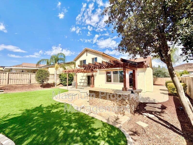 Lake Elsinore House: 34089 Dianthus Ln
