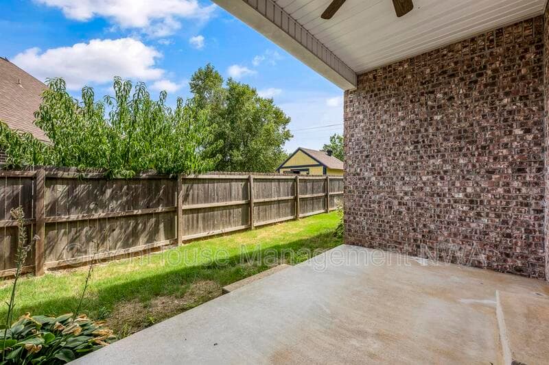 Bentonville House: 4003 SW Hawthorne Place