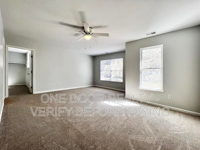 Williamsburg House: 120 Low Ridge Rd