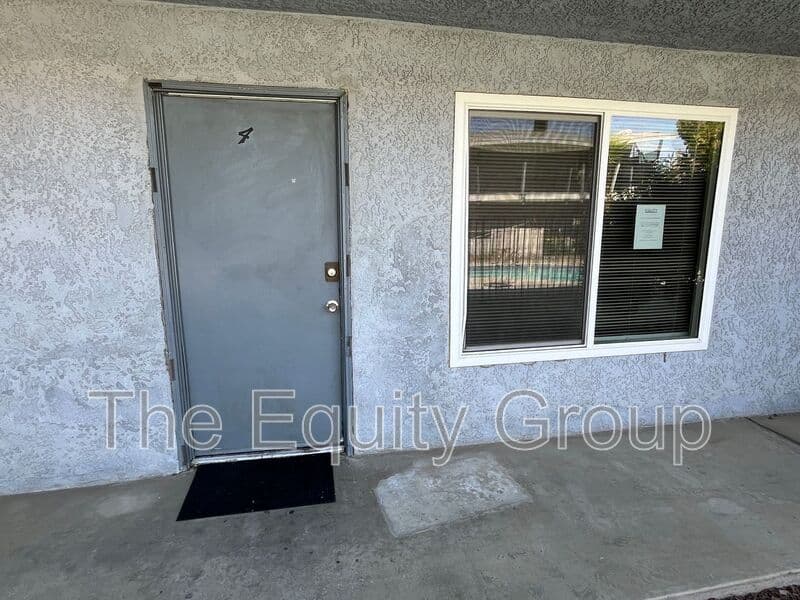 Porterville Condo: 258 N G St