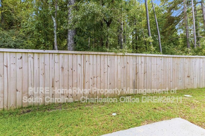 Summerville House: 1305 Scarlett Maple St