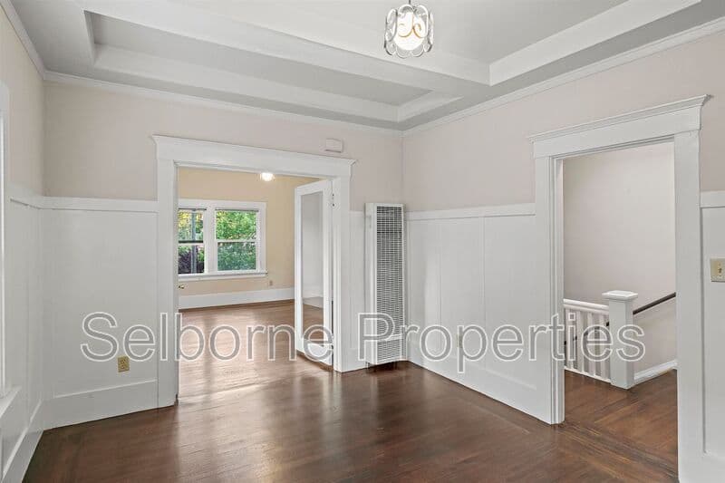 Piedmont Condo: 223 Linda Ave.
