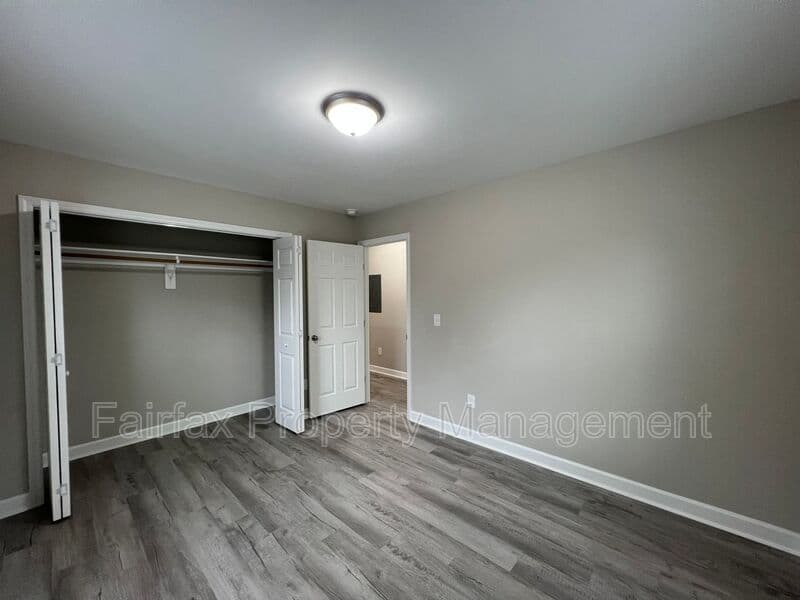 Durham House: 2311 Owen St