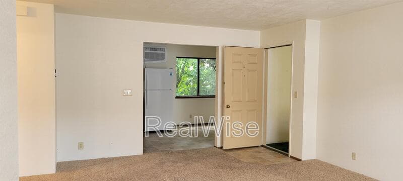 Grants Pass Condo: 832 NE D St