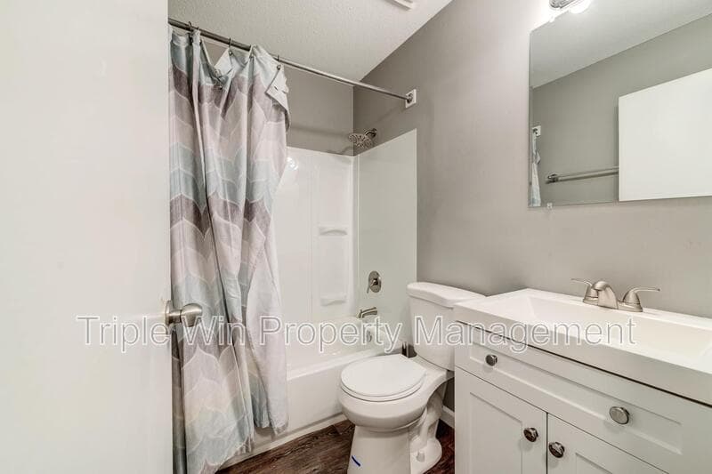 Florissant House: 2250 Spoonwood Ln