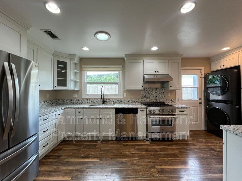 Granada Hills House: 16750 Index St.