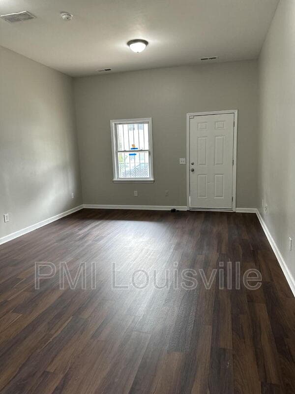 Louisville House: 226 N 26th St