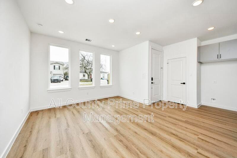Houston Condo: 5201 Fairchild St