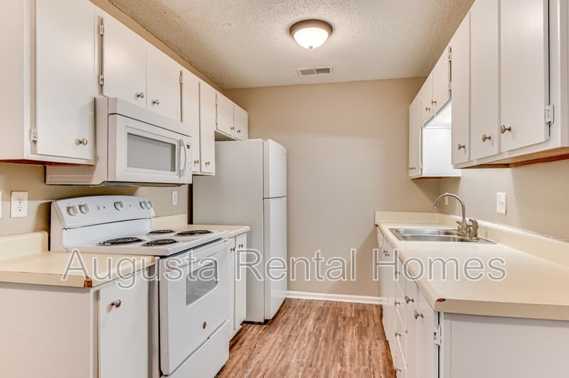 Augusta Condo: 940 Stevens Creek Road 203