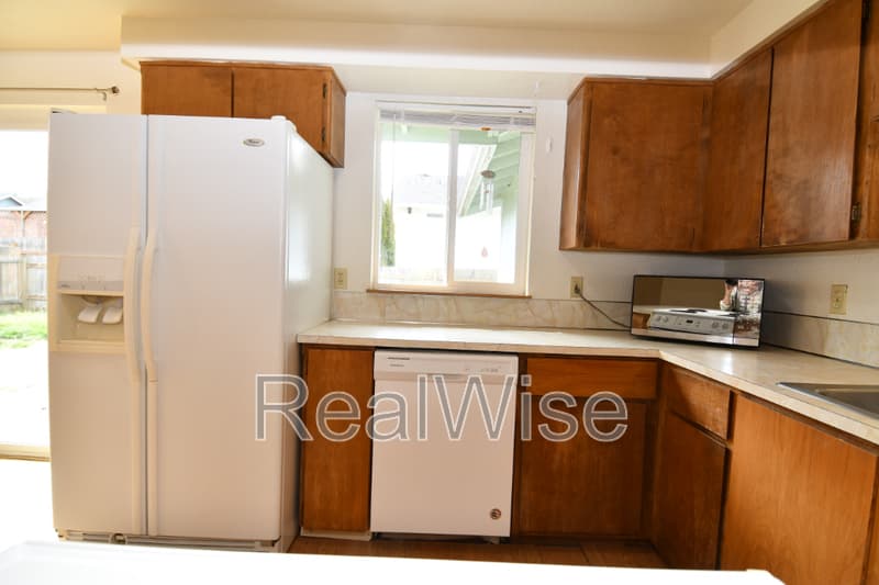 Roseburg House: 187 Georginna Dr