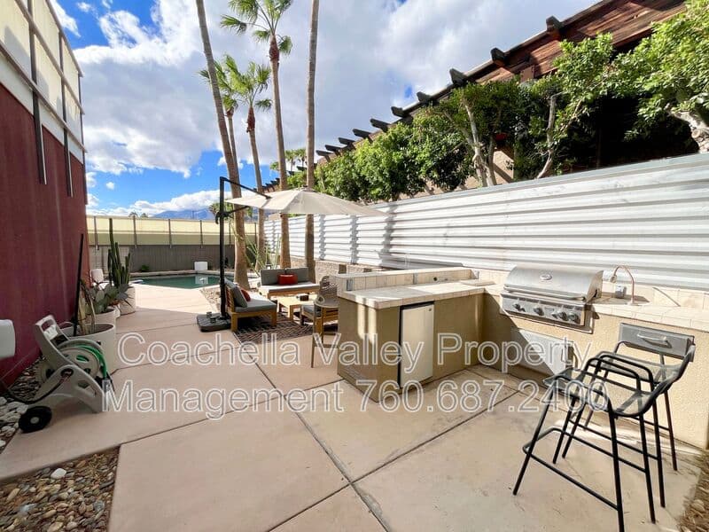 Palm Springs House: 353 Cheryl Dr