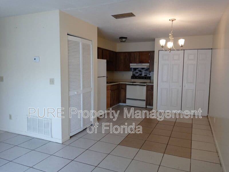 Ocala House: 1970 SE 40 Street Rd