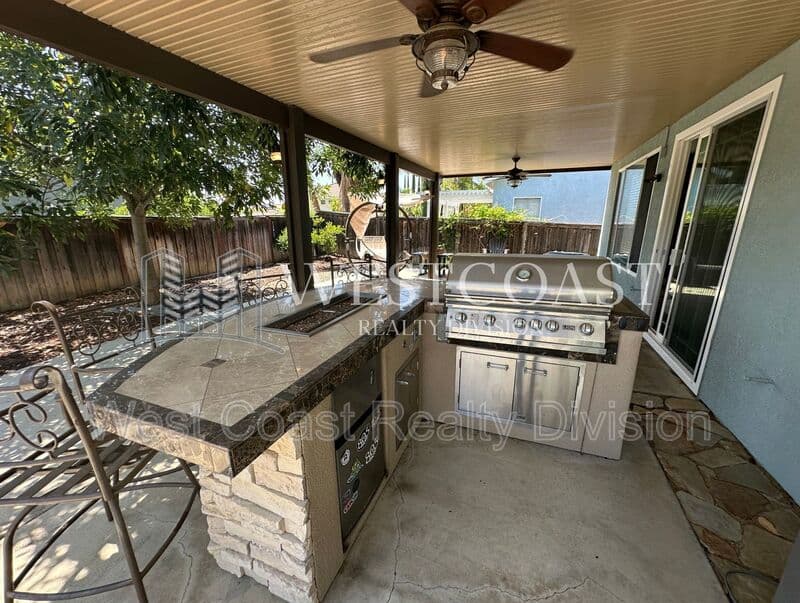 Murrieta House: 26719 Evergreen Avenue