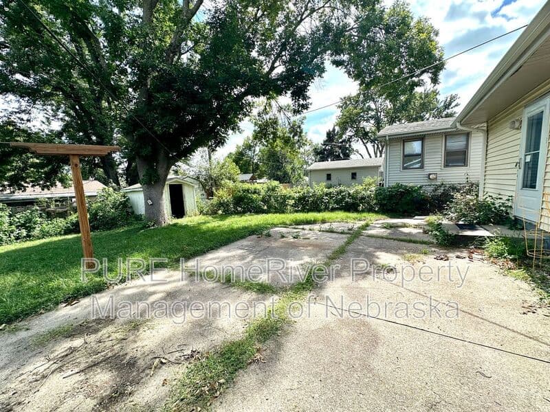 Omaha House: 12143 Ohern St