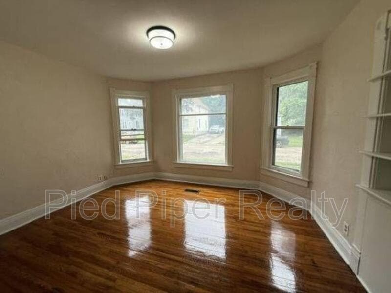 Freeport House: 816 South James Avenue