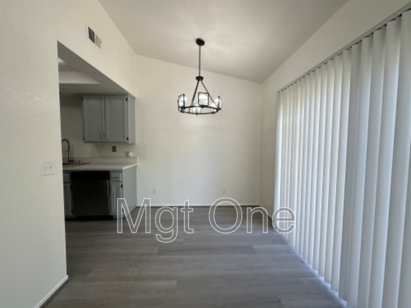 Irvine House: 124 Greenmoor