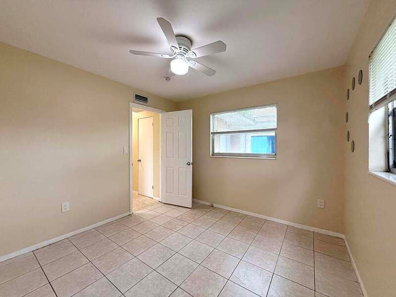 Fort Myers House: 2985 Saint Charles Street