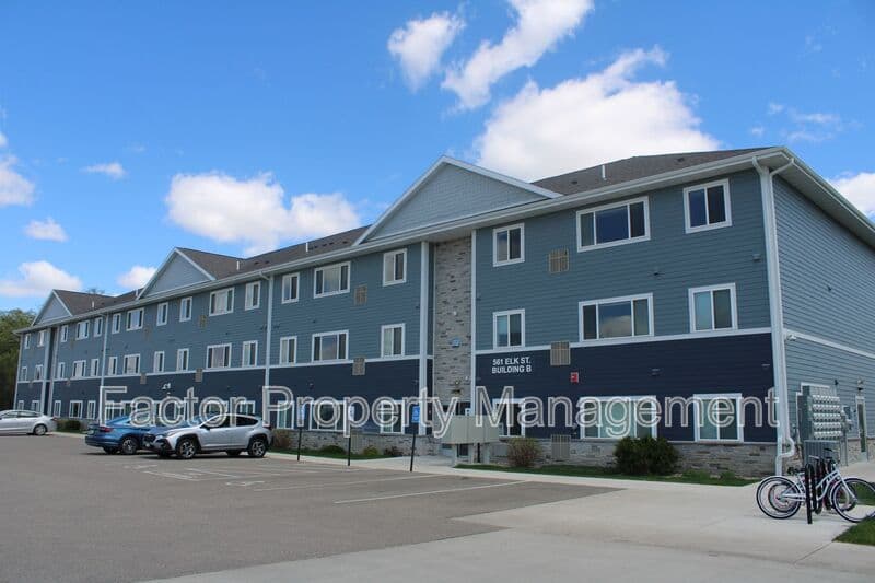 Belle Plaine Apartment: 561 Elk Street South