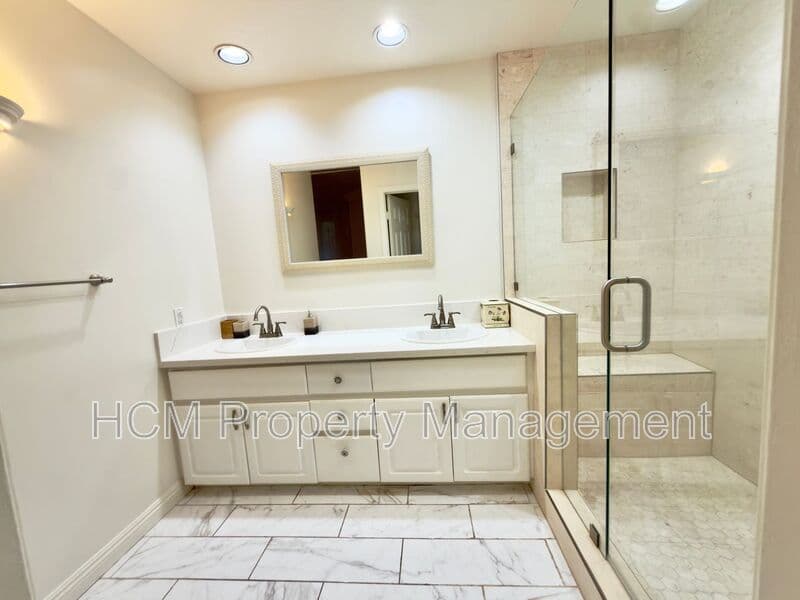 Irvine House: 2233 Martin