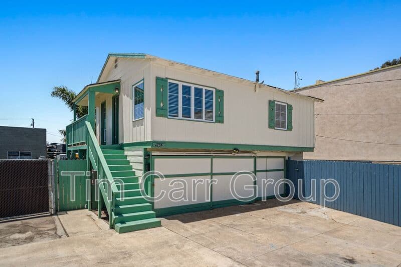Costa Mesa Condo: 123 E 18th Street