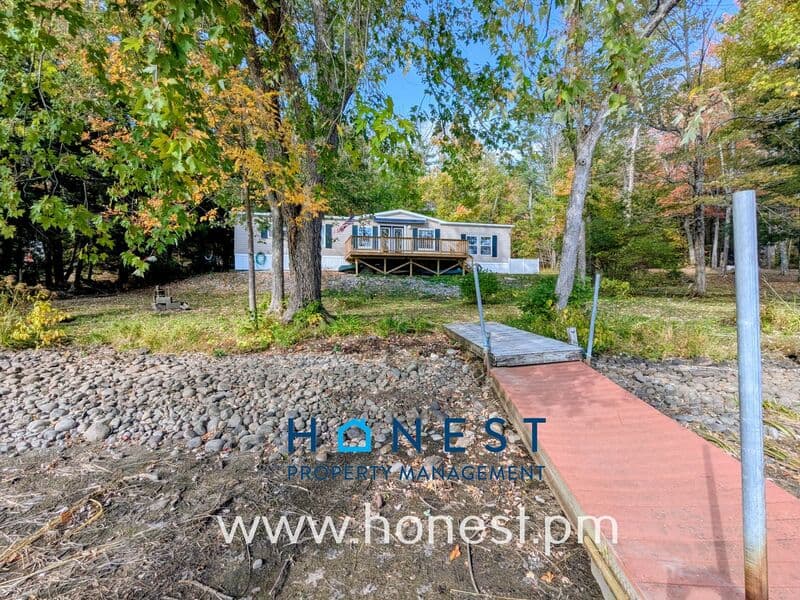 West Gardiner House: 107 Woodland Dr