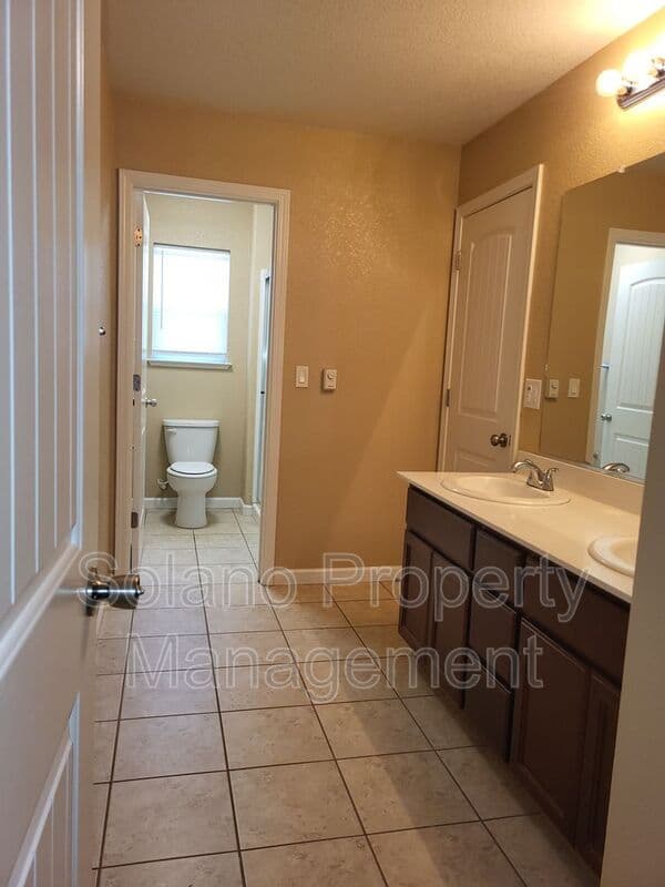 Fairfield House: 3891 Danbury Way