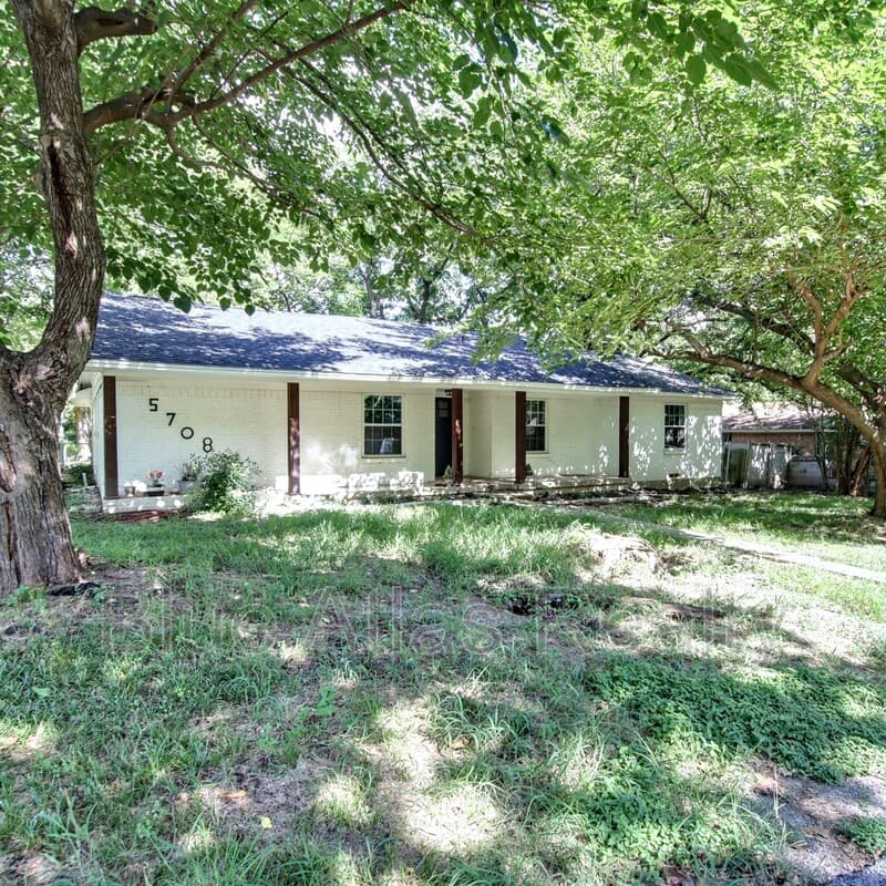 Rowlett House: 5708 Flamingo Court