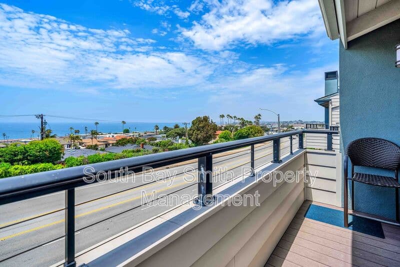 Redondo Beach Condo: 420 Palos Verdes Blvd