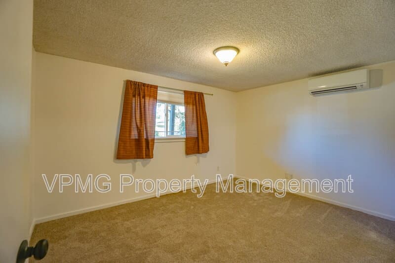 Vancouver House: 411 NE 120th Ave