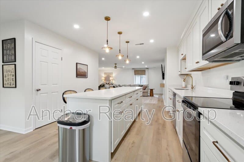 Virginia Beach House: 630 Orangewood Drive