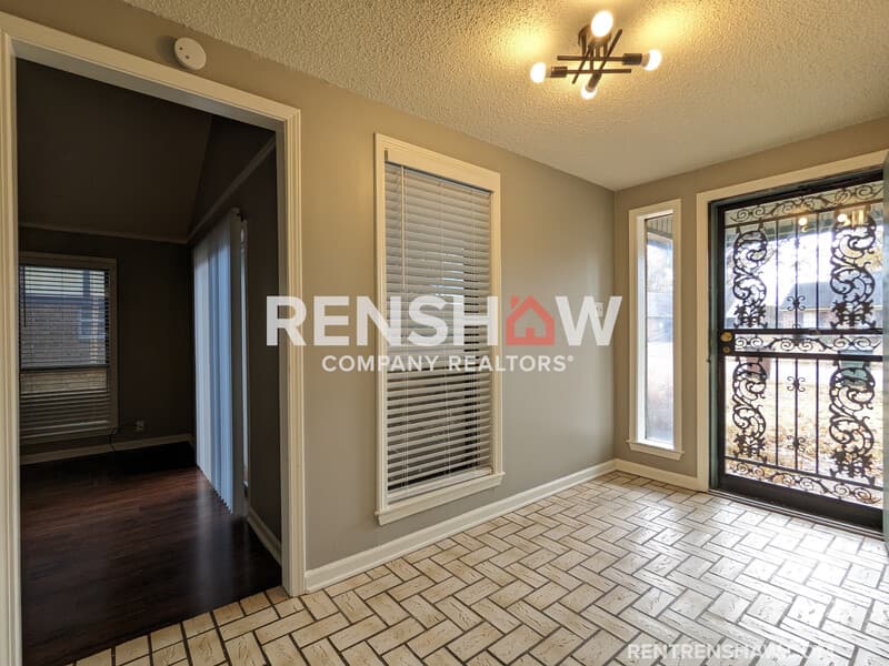 Bartlett House: 6936 Briarhill Dr