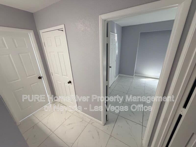 Henderson House: 2832 Mill Point Dr.