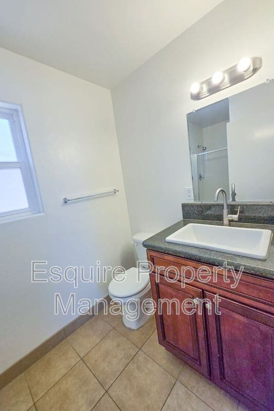 OXNARD Condo: 1263 S. OXNARD BLVD