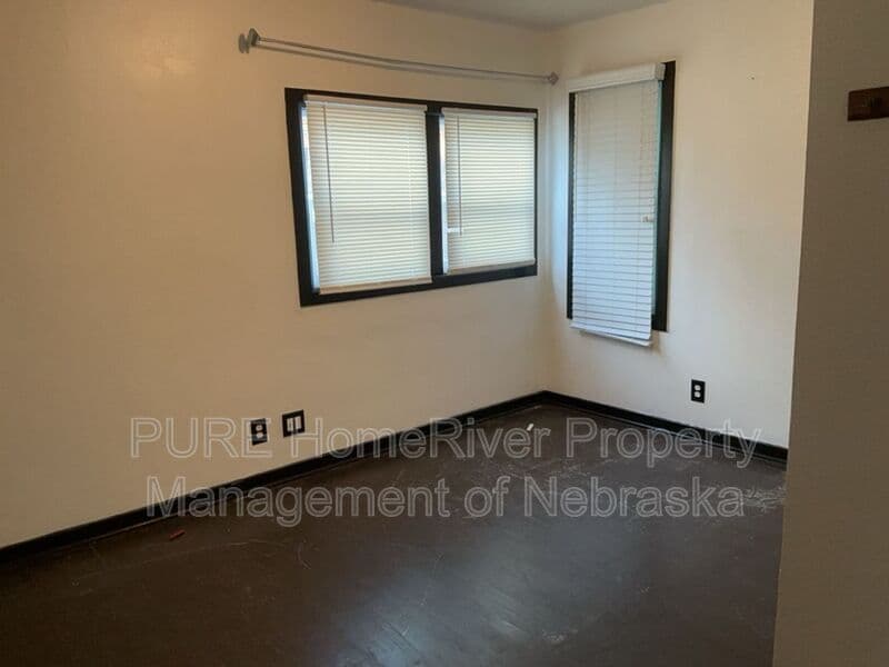Omaha House: 5236 Ames Ave
