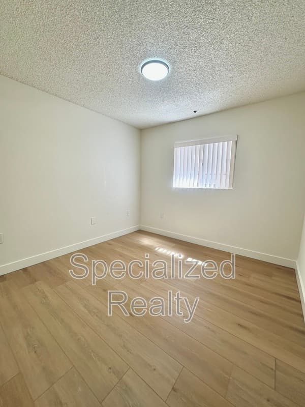 Burbank Condo: 328 East Providencia Avenue