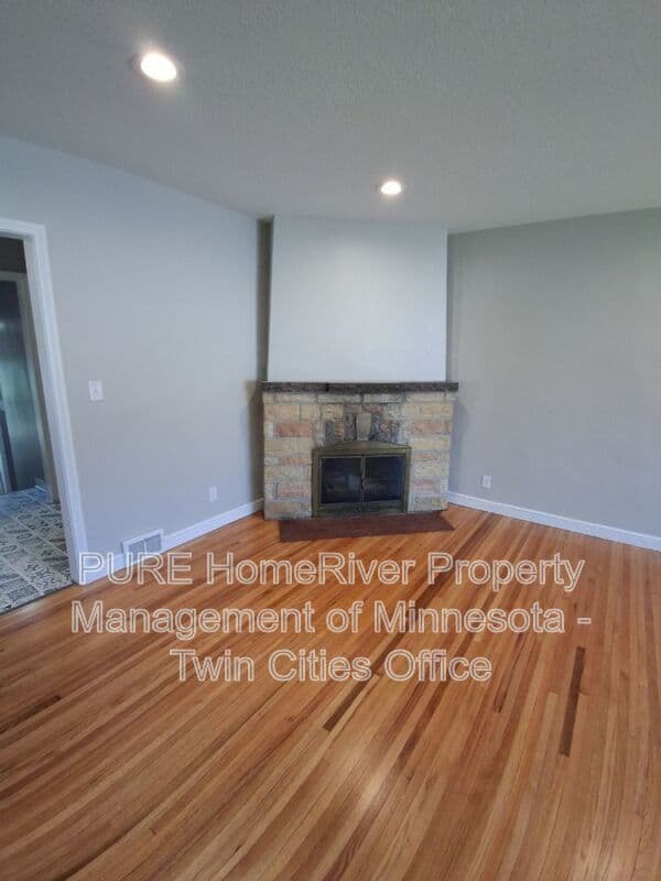 Hugo Condo: 5557 146th St N