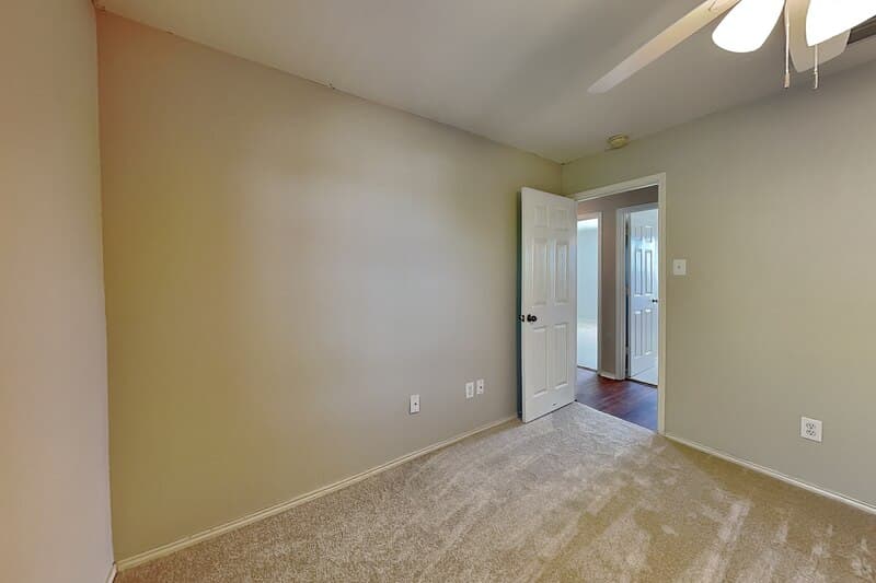 Princeton House: 1117 Caroline Dr