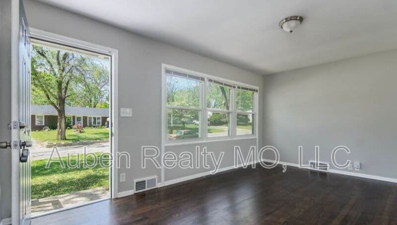 Kansas City House: 11427 Richmond Ave.