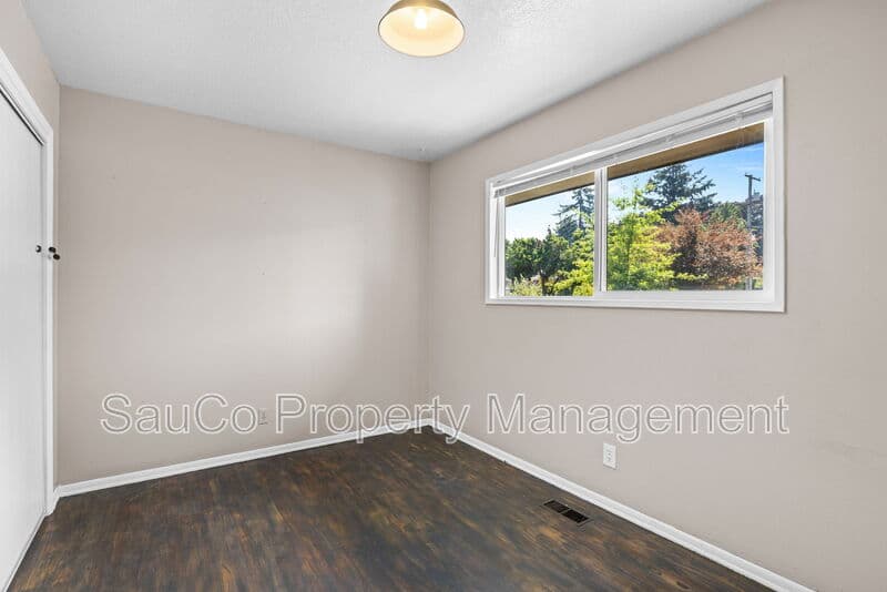 Gresham House: 5301 Southeast Welch Road