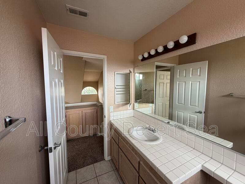 Aliso Viejo House: 12 Saint Moritz St