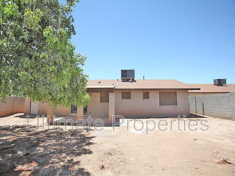 Glendale House: 6043 N 71st Ln