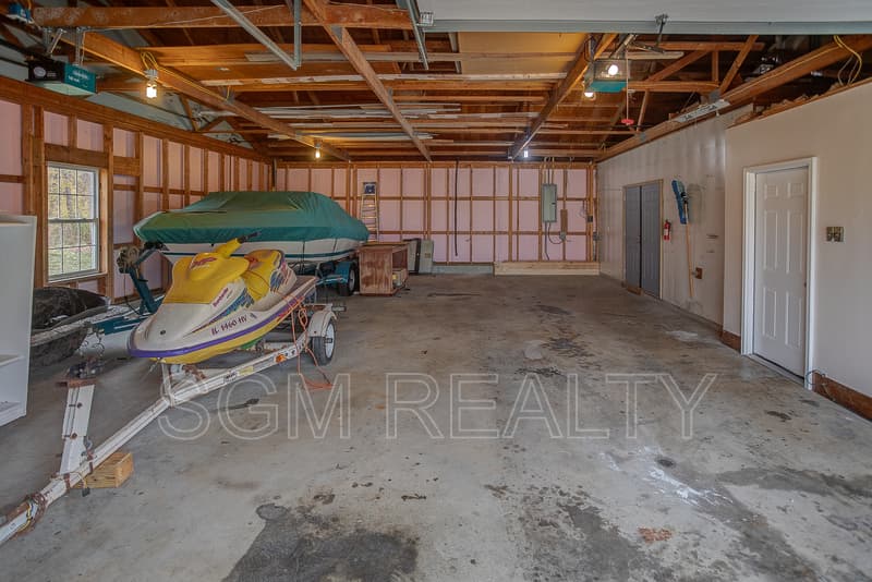 Belleville House: 3390 Wildview Way