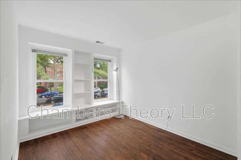 Arlington Condo: 2101 N Rolfe St