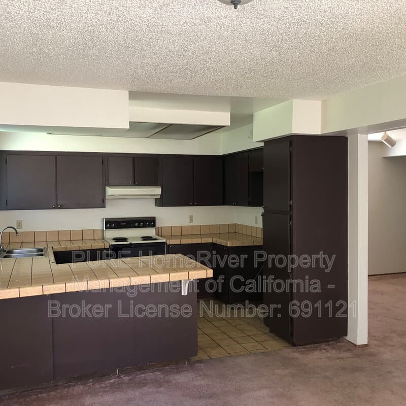 Sacramento House: 1510 Woodridge Oak Way