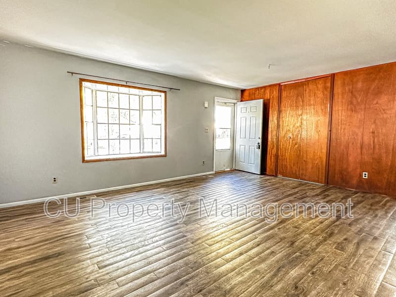 Champaign House: 910 Bellepark Drive