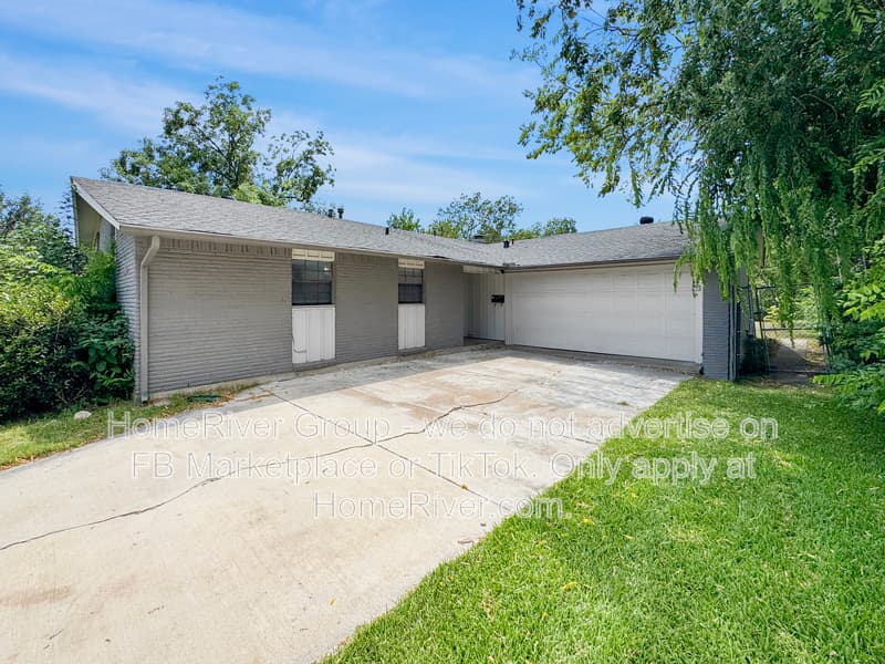 Richardson House: 1319 Wisteria Way