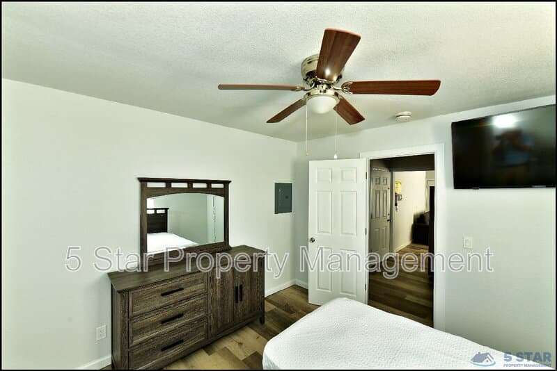 El Paso Condo: 6806 Alameda Ave